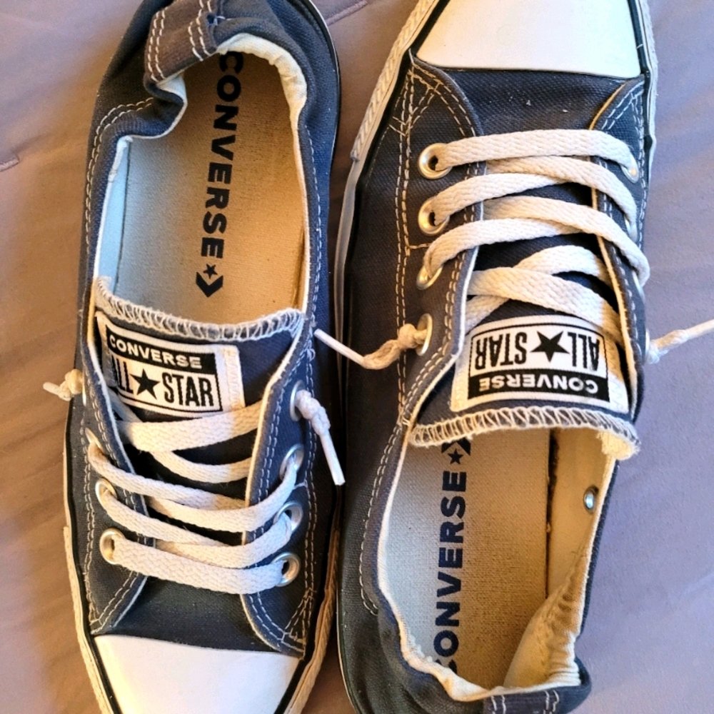 Classic blue Converse no tie sneakers